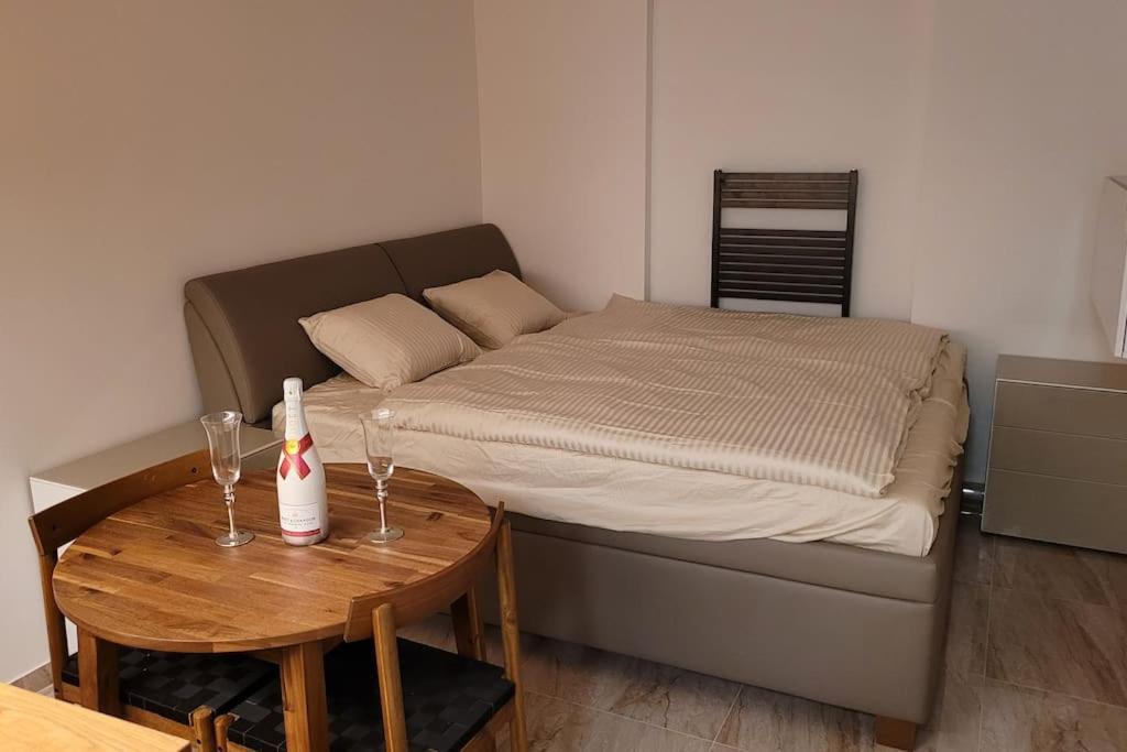 Luxusni Nedaleko Centra Apartmán *