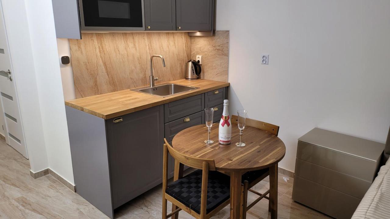 Luxusni Nedaleko Centra Apartmán *